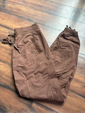 Lululemon dance studio pants size 6
